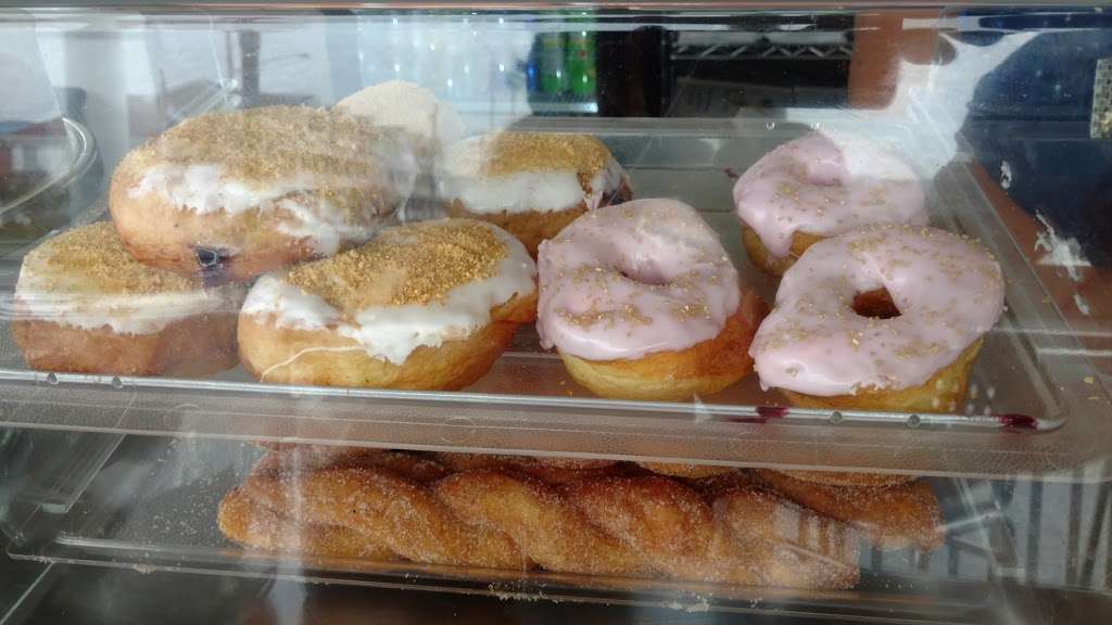Juniors Donuts & Dogs | 9315 Amherst Ave, Margate City, NJ 08402, USA | Phone: (609) 289-8219