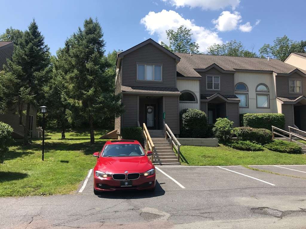 Cozy Townhouse at Shawnee Mt. | 345 Northslope II Rd, East Stroudsburg, PA 18302, USA | Phone: (570) 431-9374