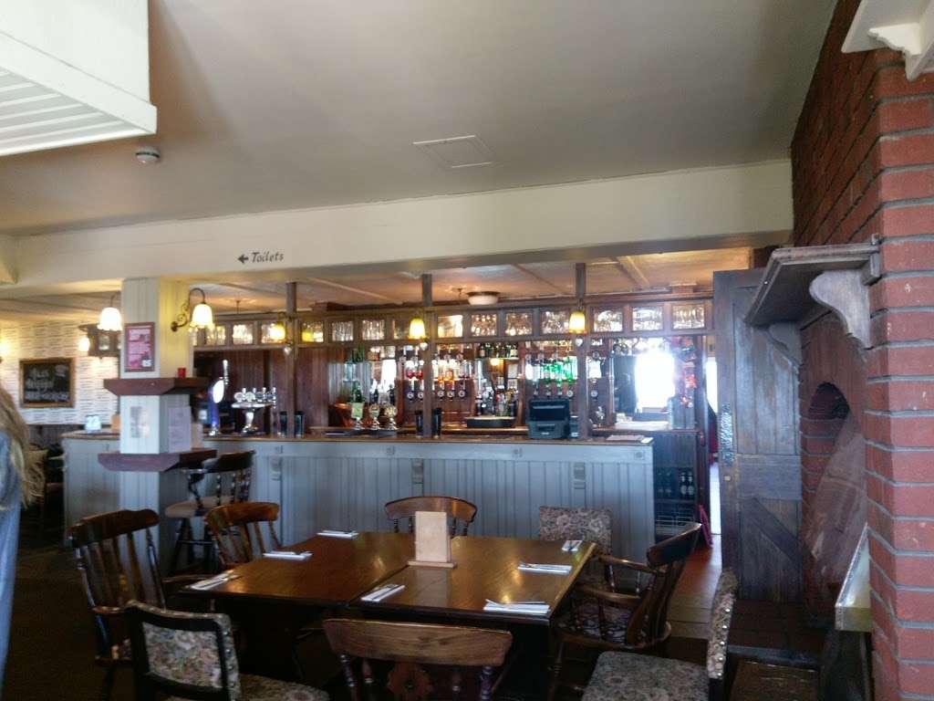 The Owl | Lippitts Hill, Waltham Abbey, Loughton IG10 4AL, UK | Phone: 020 8502 0663