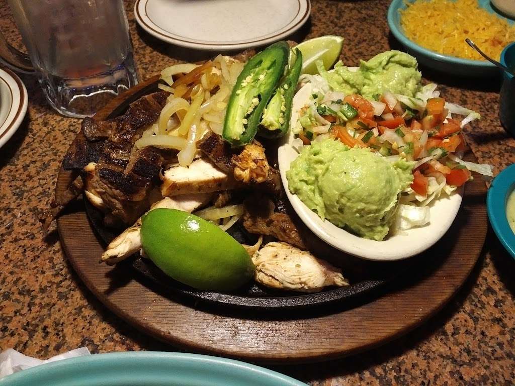 Las Palomas Mexican Restaurant | 14614 Woodforest Blvd, Houston, TX 77015, USA | Phone: (713) 453-6175