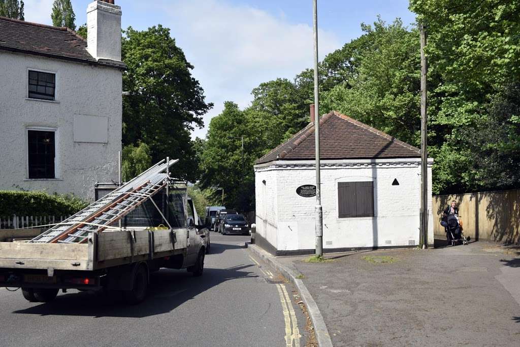 TOLL GATE HOUSE | Spaniards Rd, Hampstead, London NW3 7JJ, UK