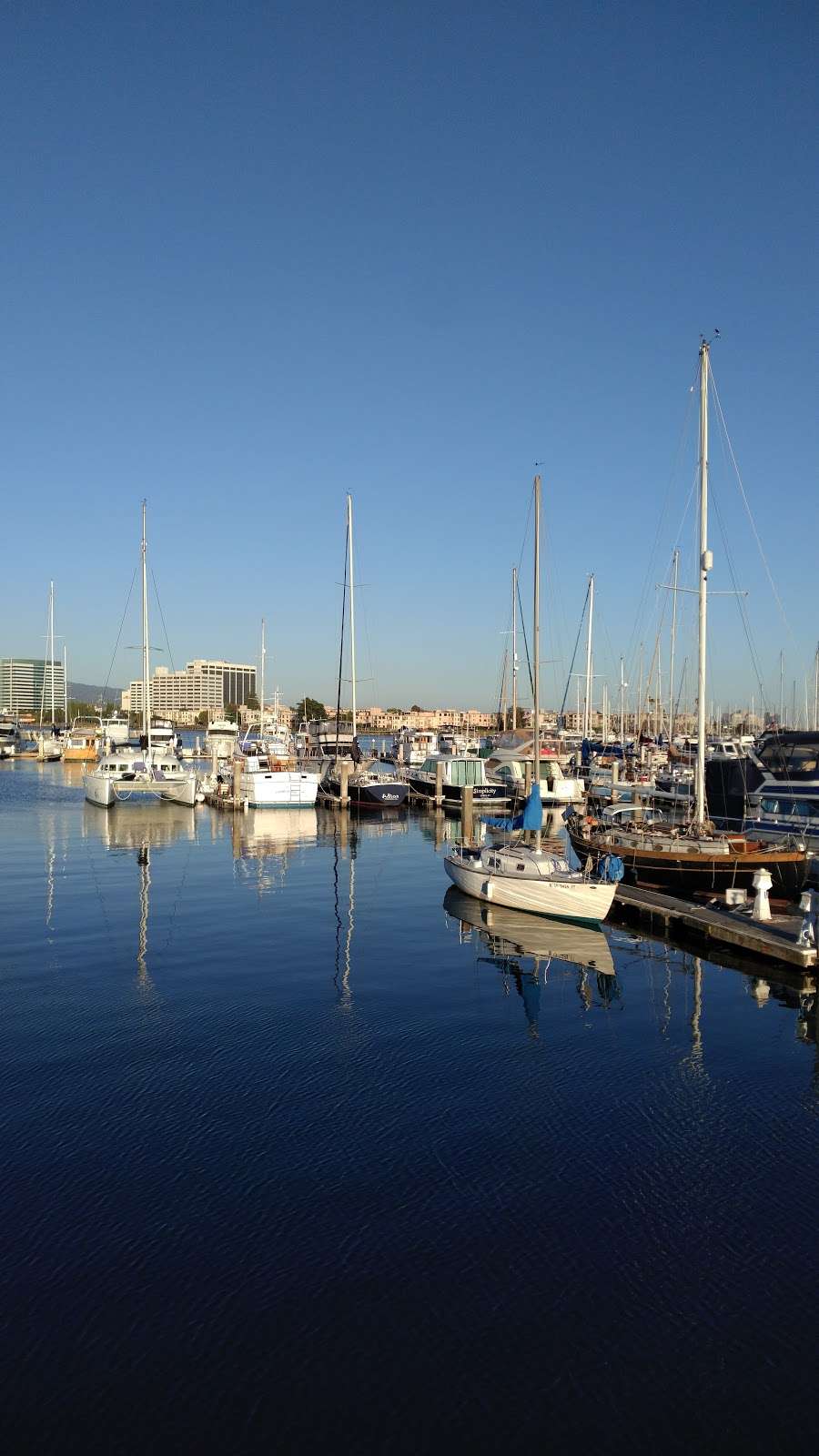 Walking Trail surrounded by the water | Marina Park Pathway, Emeryville, CA 94608, USA