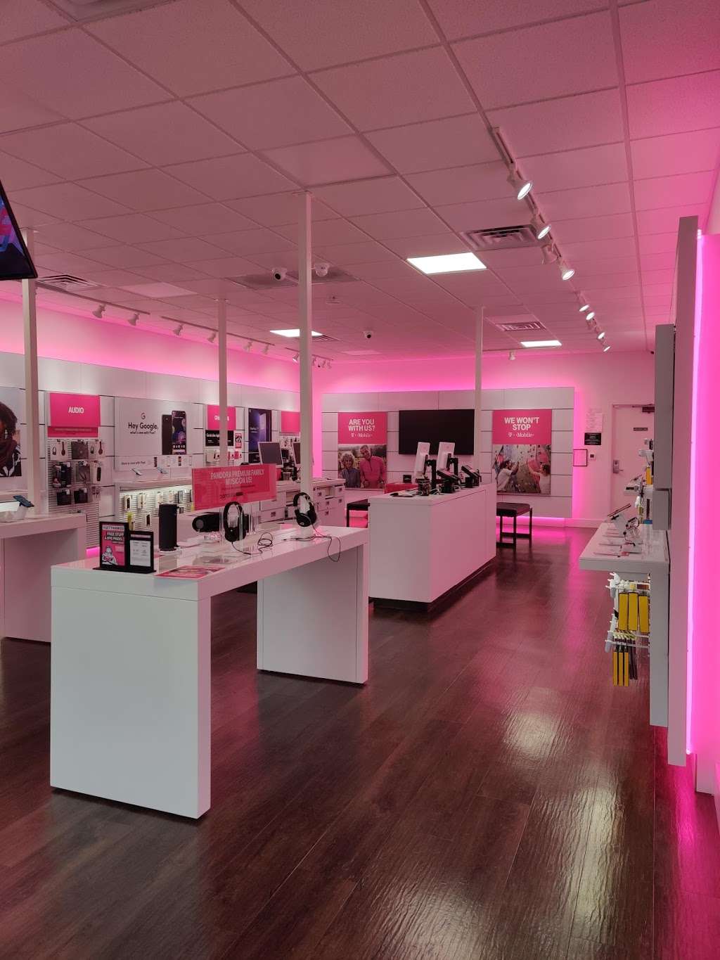 T-Mobile | 1960 Rockledge Blvd Unit 102, Rockledge, FL 32955, USA | Phone: (321) 806-1797