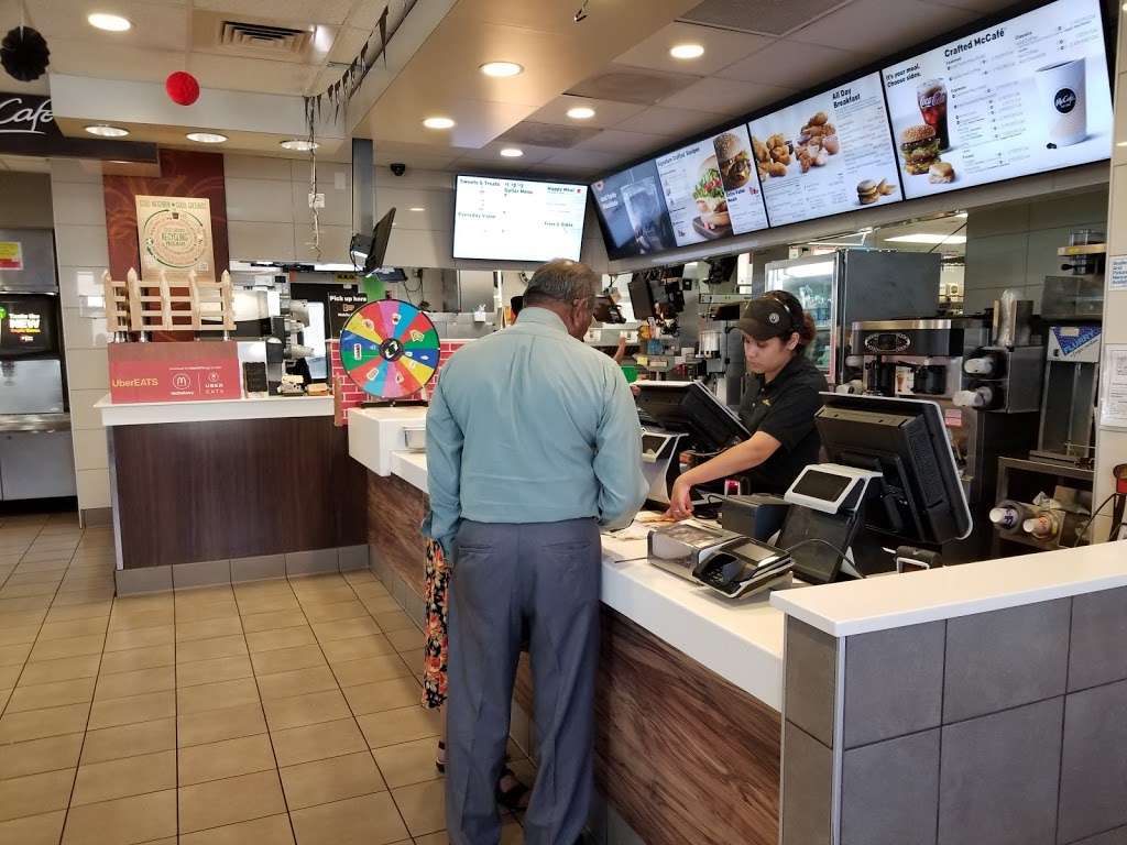 McDonalds | 8325 W Glendale Ave, Glendale, AZ 85305, USA | Phone: (623) 877-1776