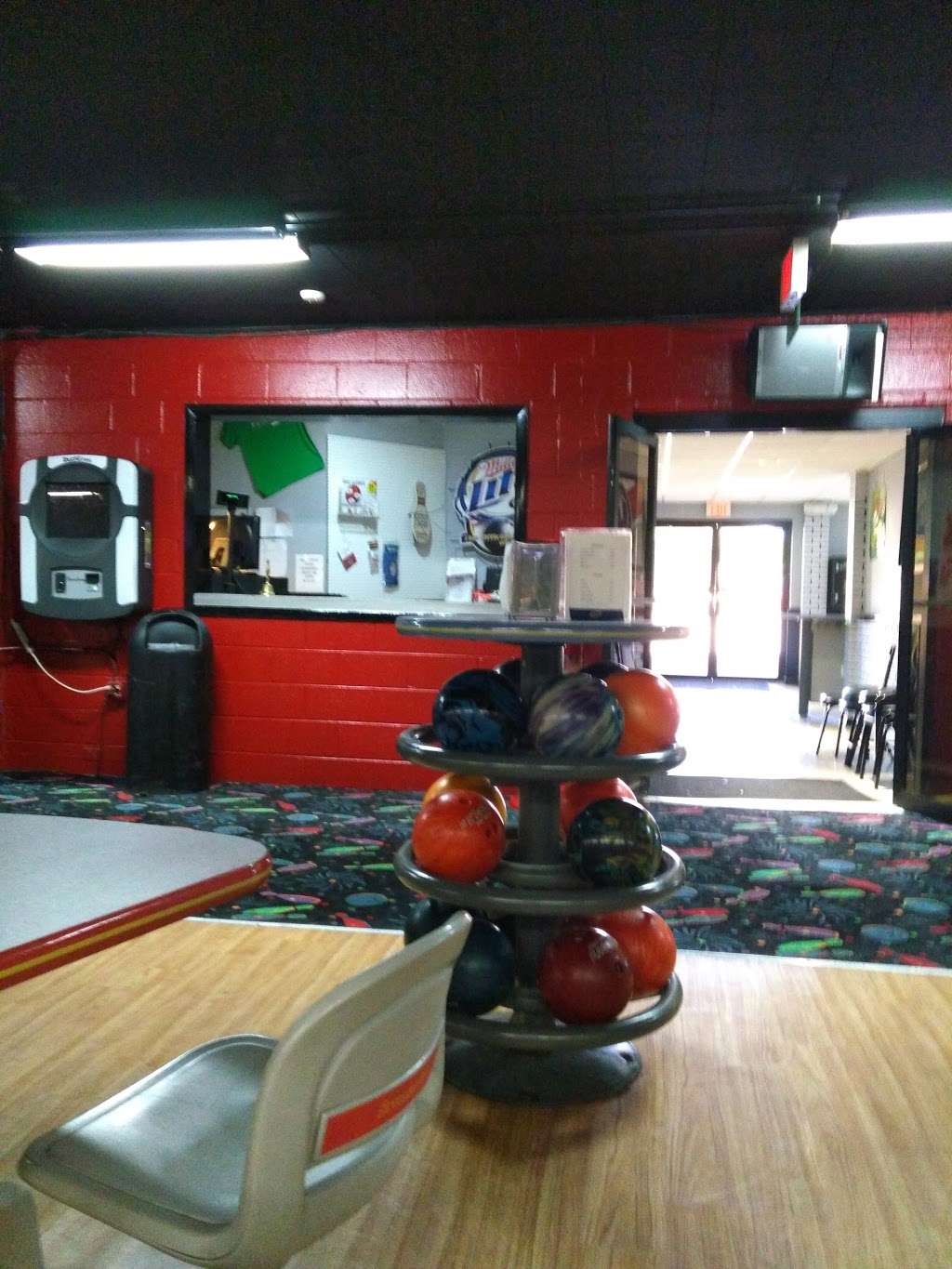 Pinsters Bowl | 1646 Sheridan Rd, Zion, IL 60099, USA | Phone: (847) 746-2695