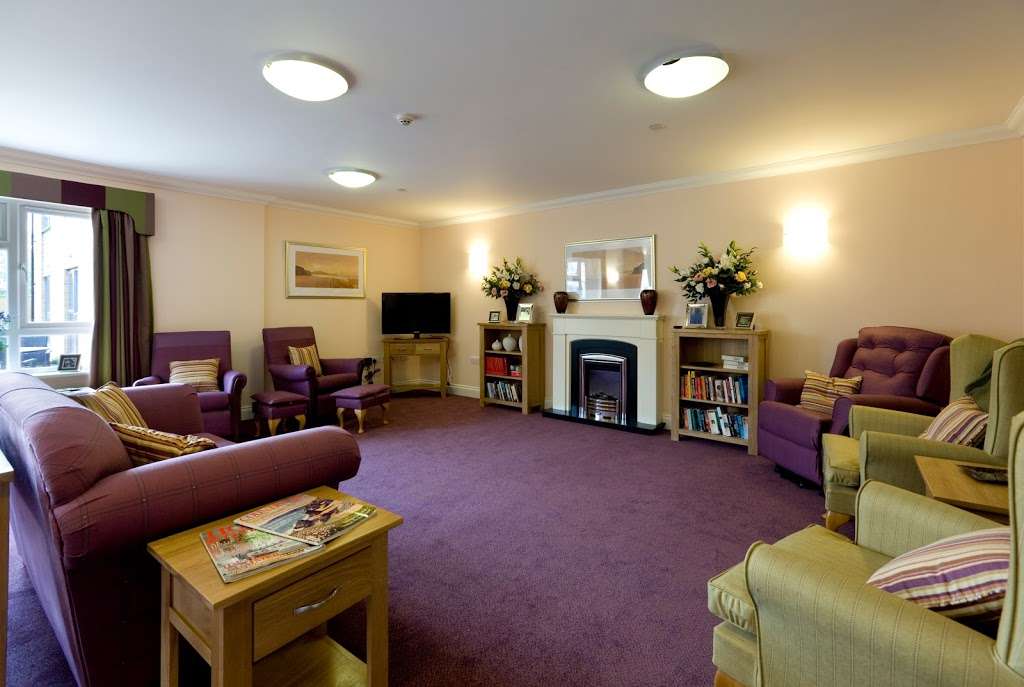 Barchester - Windmill Manor Care Home | Fairviews, 2 Holland Road, Oxted RH8 9BD, UK | Phone: 01883 718120