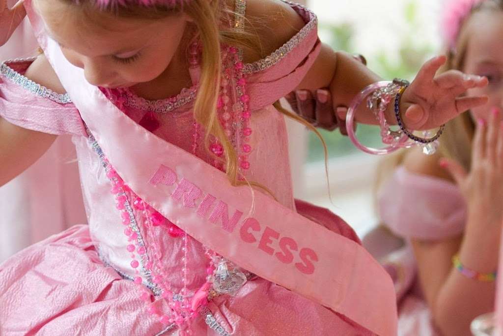 Fantasy Celebrations Princess Tea Parties | 3309 Redwood Grove St, Pearland, TX 77581 | Phone: (281) 460-5400