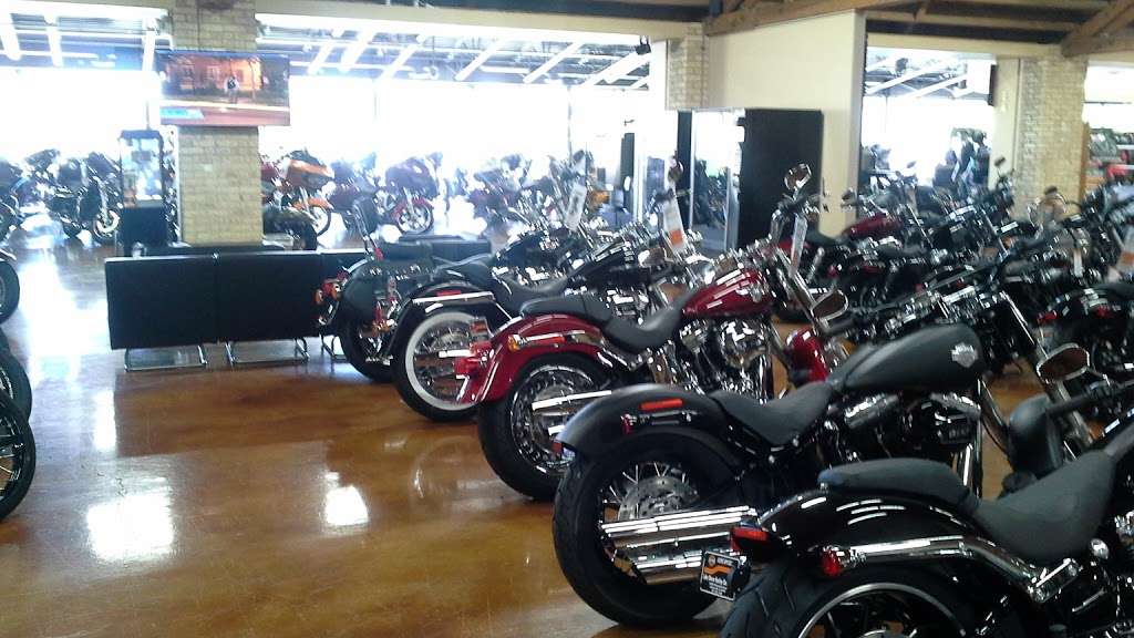 Lake Shore Harley-Davidson | 14000 Rockland Rd, Libertyville, IL 60048 | Phone: (833) 845-7653