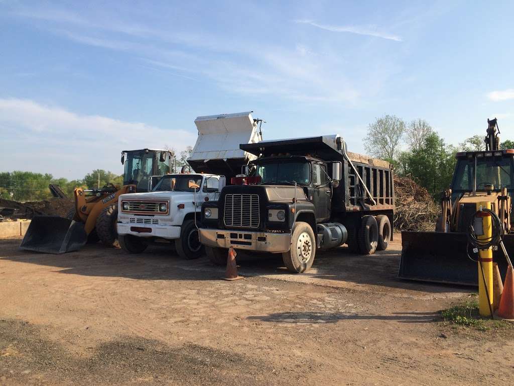 W R Friel Excavating/Gilbertsville Landscape Supply | 170 Smith Rd, Gilbertsville, PA 19525 | Phone: (610) 367-5685