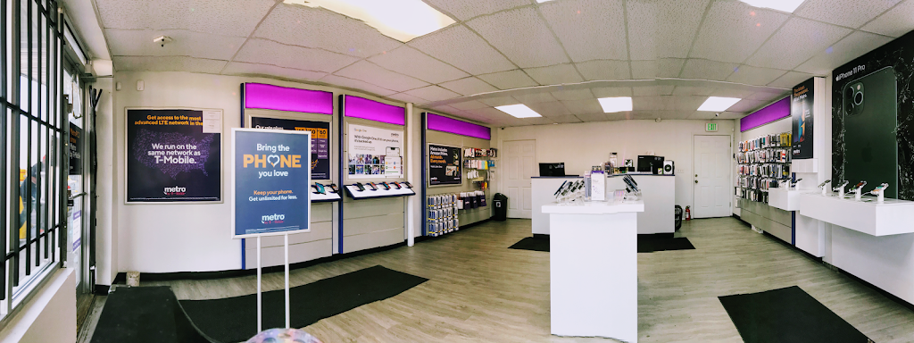 Metro by T-Mobile | 3501C W Capitol Dr, Milwaukee, WI 53216 | Phone: (414) 210-2576