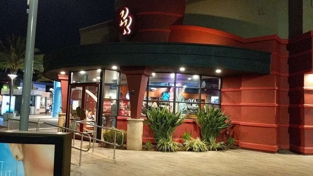 Red Robin Gourmet Burgers and Brews | 4373 La Jolla Village Dr, San Diego, CA 92122, USA | Phone: (858) 450-0343