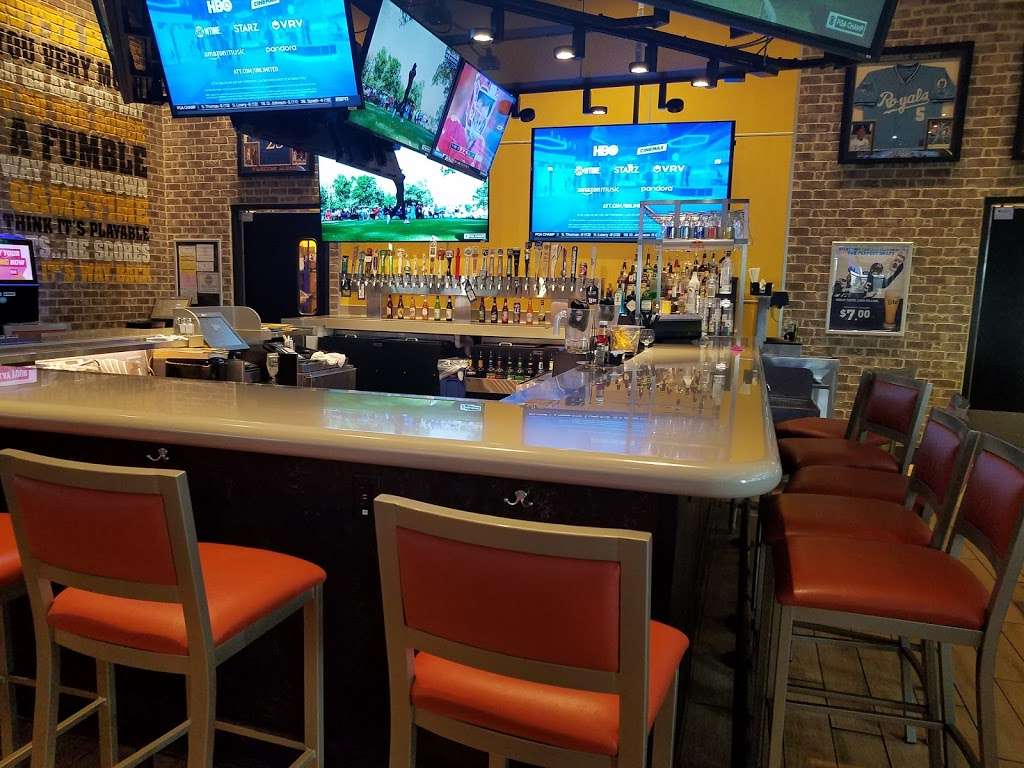 Buffalo Wild Wings | 5041 S 4th St, Leavenworth, KS 66048, USA | Phone: (913) 250-0510