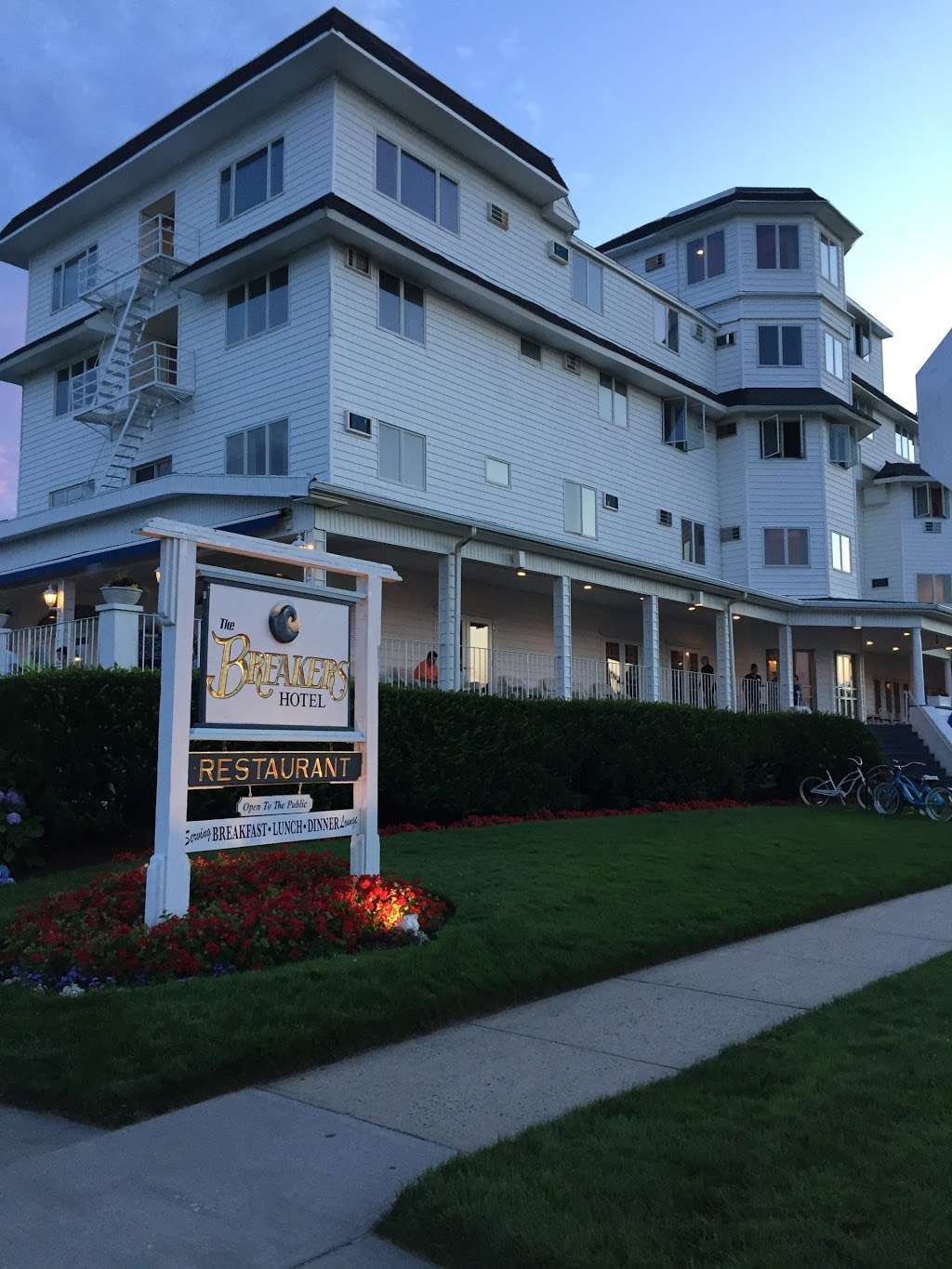 The Breakers on the Ocean | 1507 Ocean Ave, Spring Lake, NJ 07762 | Phone: (732) 449-7700