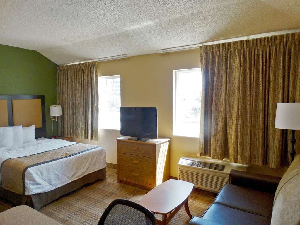 Extended Stay America Kansas City - Airport - Tiffany Springs | 9701 N Shannon Ave, Kansas City, MO 64153, USA | Phone: (816) 891-8500