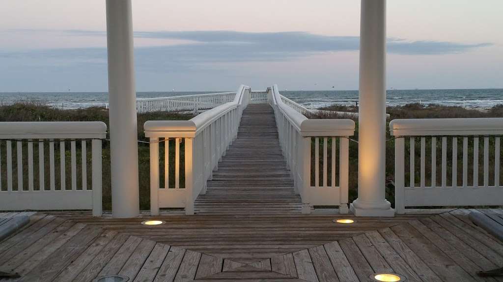 Galveston Luxury Vacation Rentals/ SeaGlass Beachtown | 734 Ramsar Rd, Galveston, TX 77550, USA | Phone: (713) 962-1672