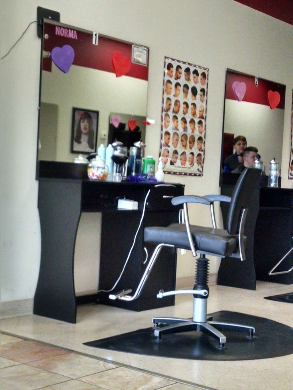 Dinas Great Cuts | 8619 95th St, Hickory Hills, IL 60457, USA | Phone: (708) 233-9250