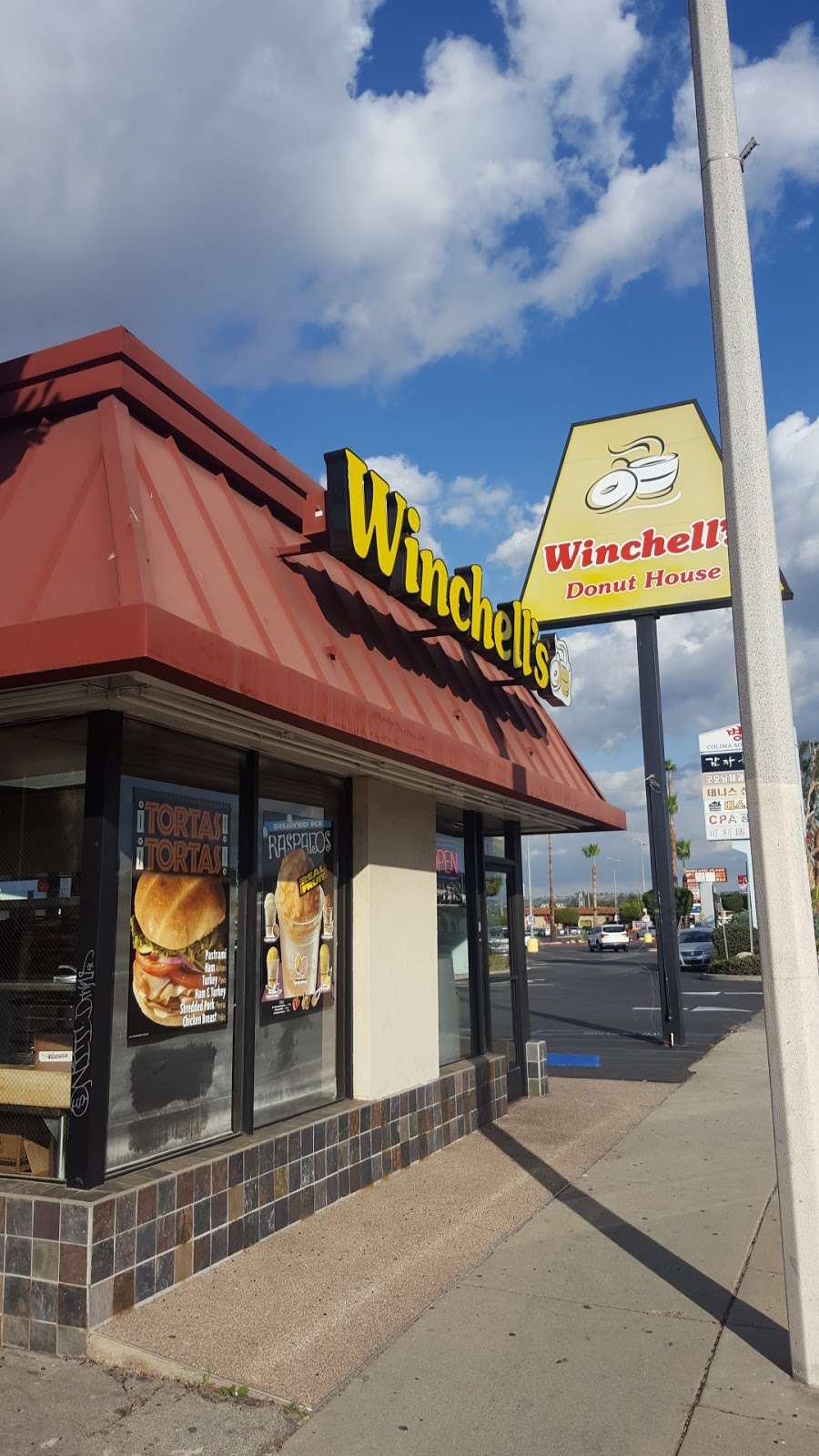 Winchells Donut House | 18881 Colima Rd, Rowland Heights, CA 91748, USA | Phone: (626) 913-7545