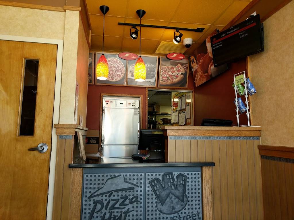 Pizza Hut | 13926 Ramona Blvd, Baldwin Park, CA 91706 | Phone: (626) 337-8200