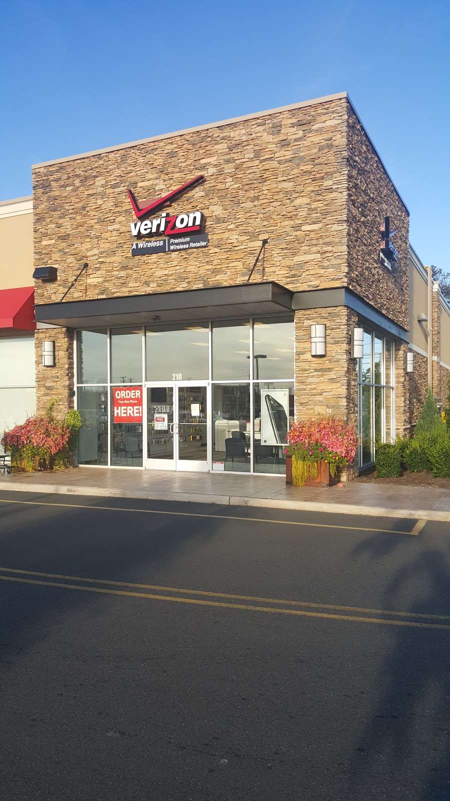 Verizon Authorized Retailer – Victra | 1255 Raritan Rd Suite #210, Clark, NJ 07066 | Phone: (732) 943-9117