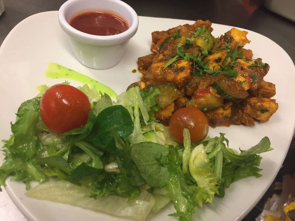 5spice LOUGHTON GOLF CLUB (Indian Restaurant & Takeaway) | Clays Ln, Loughton IG10 2BF, UK | Phone: 020 8502 2923