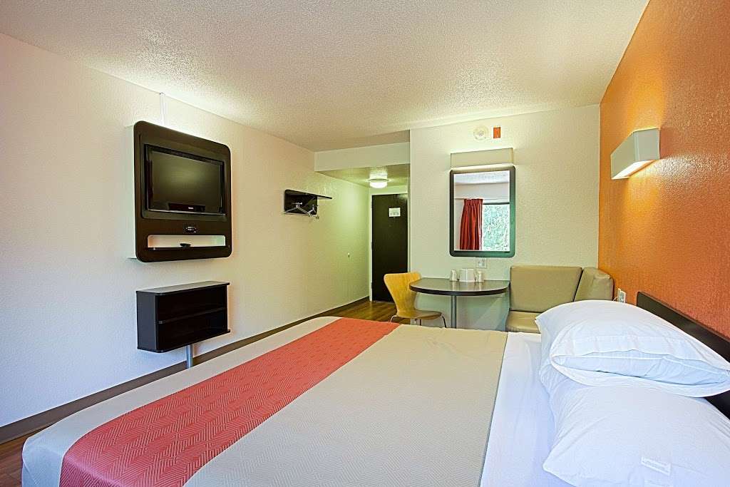 Motel 6 East Brunswick | 244 NJ-18, East Brunswick, NJ 08816 | Phone: (732) 390-4545