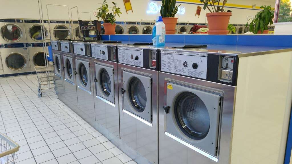 Easy Clean Coin Laundry | 4248 N Kedzie Ave, Chicago, IL 60618, USA | Phone: (773) 539-0338