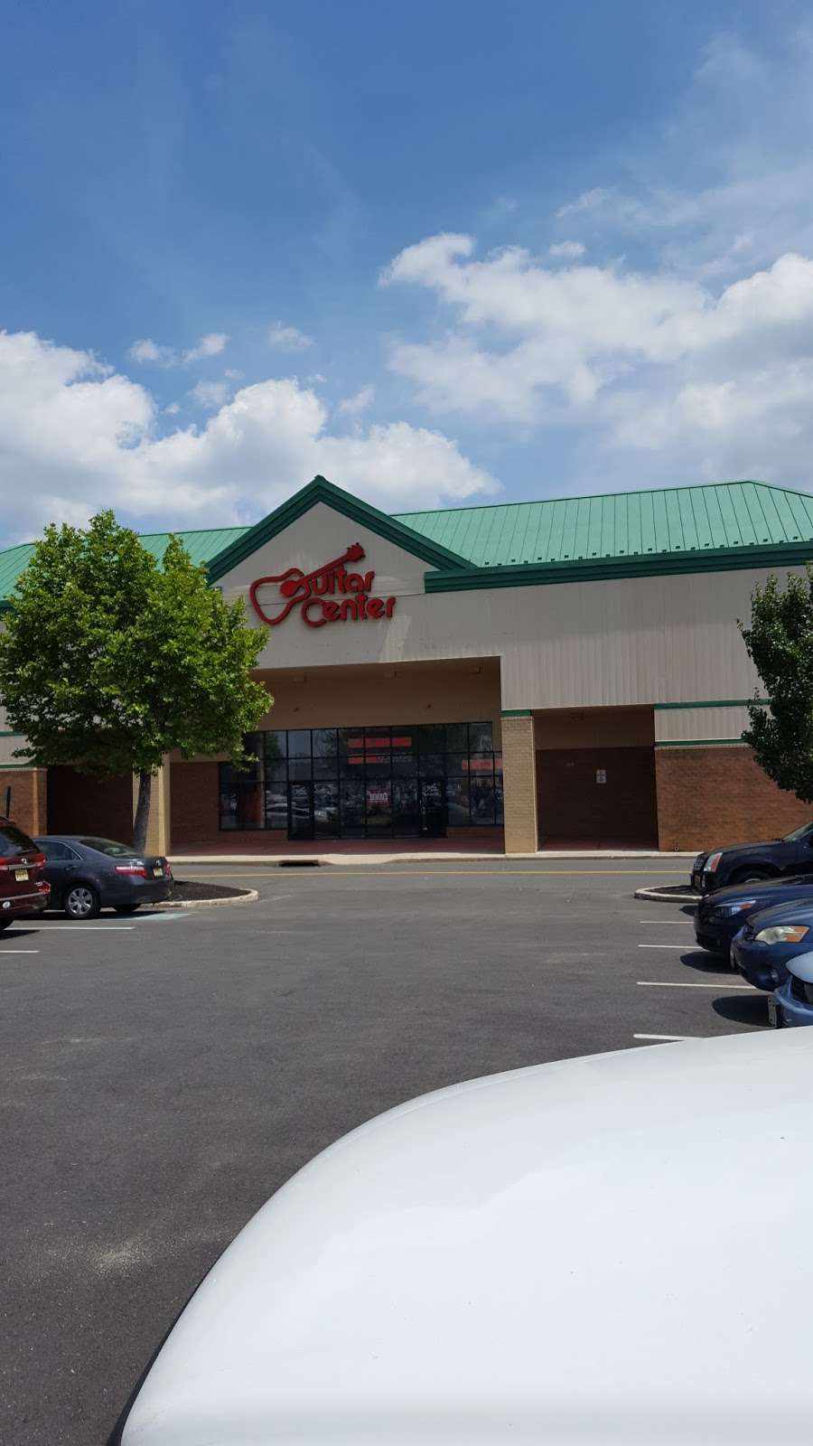 Guitar Center | 2100 NJ-38, Cherry Hill, NJ 08002, USA | Phone: (856) 755-9511