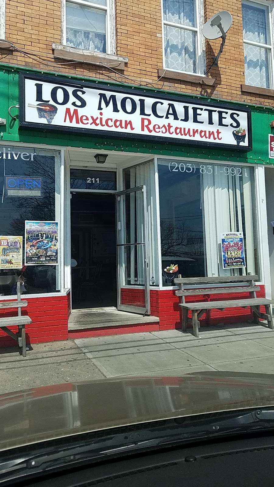 Los Molcajetes Mexican Restaurant | 211 Liberty Square, Norwalk, CT 06855 | Phone: (203) 831-9921