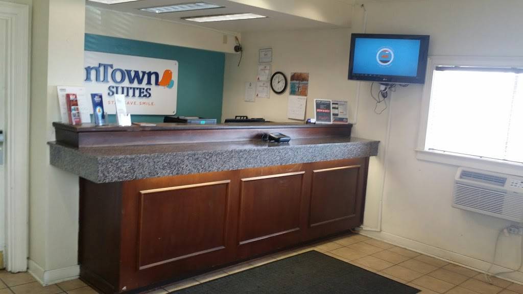 InTown Suites Extended Stay St. Louis MO - Hazelwood | 9067 Dunn Rd, Hazelwood, MO 63042, USA | Phone: (314) 731-1902