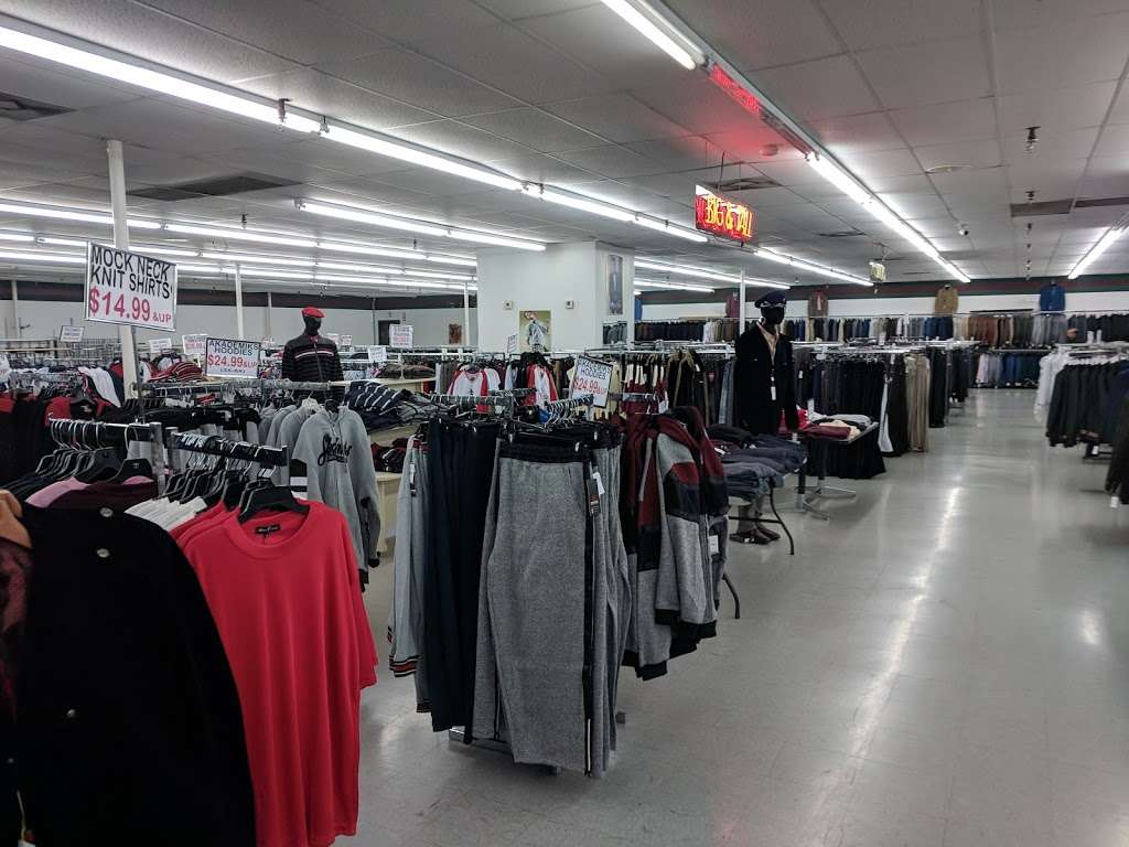 SuitMart - North Freeway | 11120 North Fwy, Houston, TX 77037 | Phone: (281) 931-3684