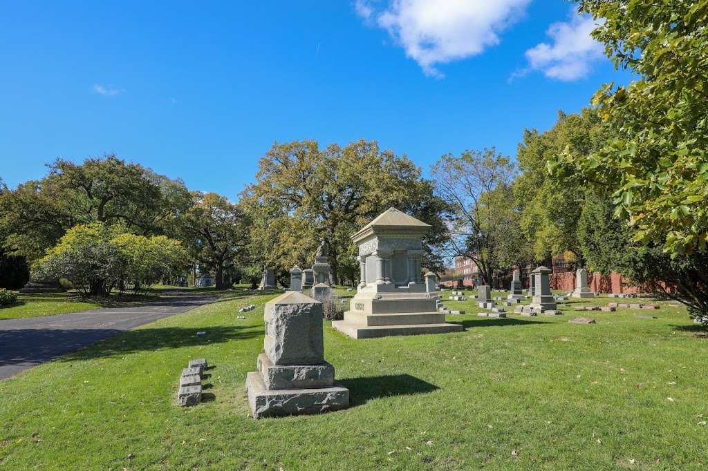 Graceland Cemetery | 4001 N Clark St, Chicago, IL 60613 | Phone: (773) 525-1105