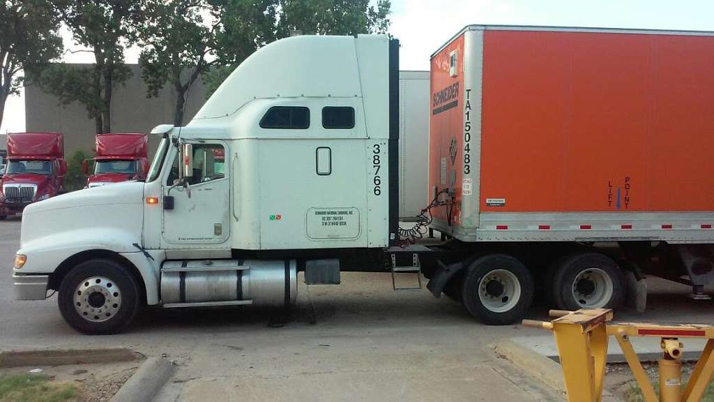 Schneider Operating/Training Center - Dallas | 34511 Lyndon B Johnson Fwy, Dallas, TX 75241, USA | Phone: (469) 941-3100