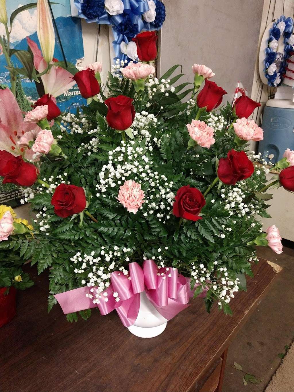 Lindas Flower Shop | 6865 Lawndale St, Houston, TX 77023, USA | Phone: (713) 514-0456