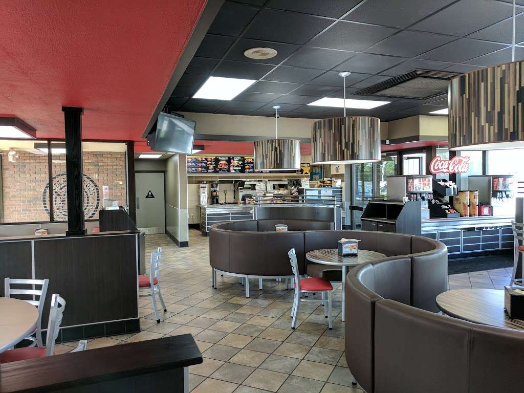 Hardees | 1157 Shopping Center Rd, Stevensville, MD 21666 | Phone: (410) 643-6155