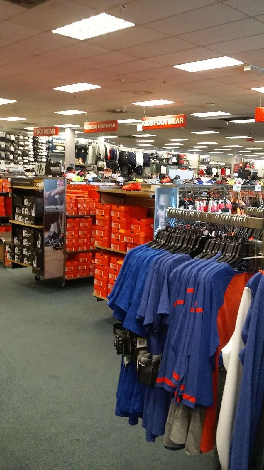 Modells Sporting Goods | 222 Sunrise Hwy, Freeport, NY 11520, USA | Phone: (516) 379-1400