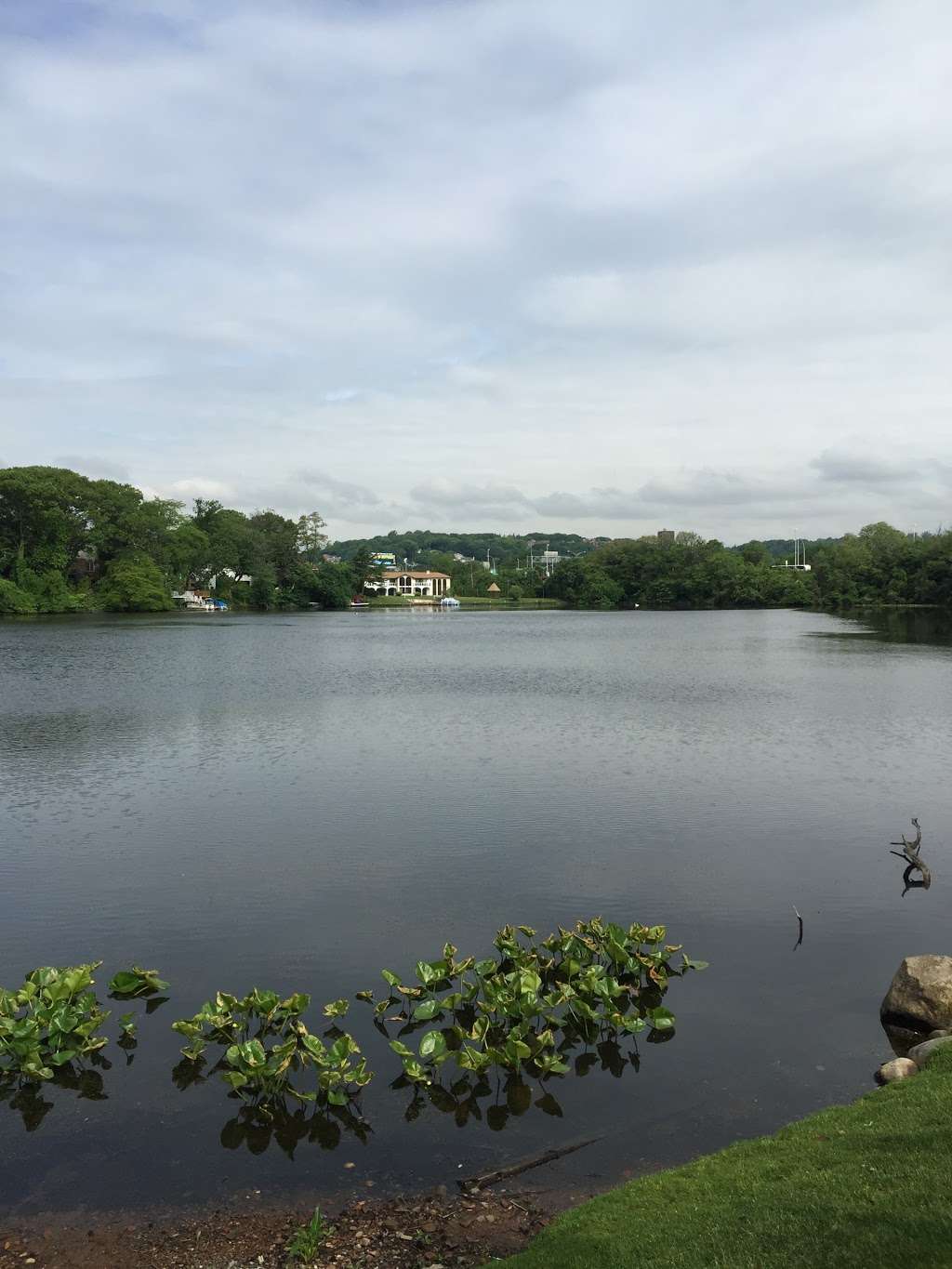 Bradys Pond Park | Hylan Blvd, Staten Island, NY 10305, USA