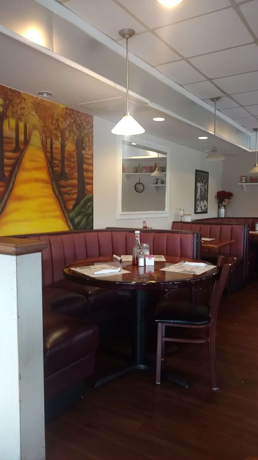 Milford Diner | 1042 N Walnut St, Milford, DE 19963, USA | Phone: (302) 424-0222