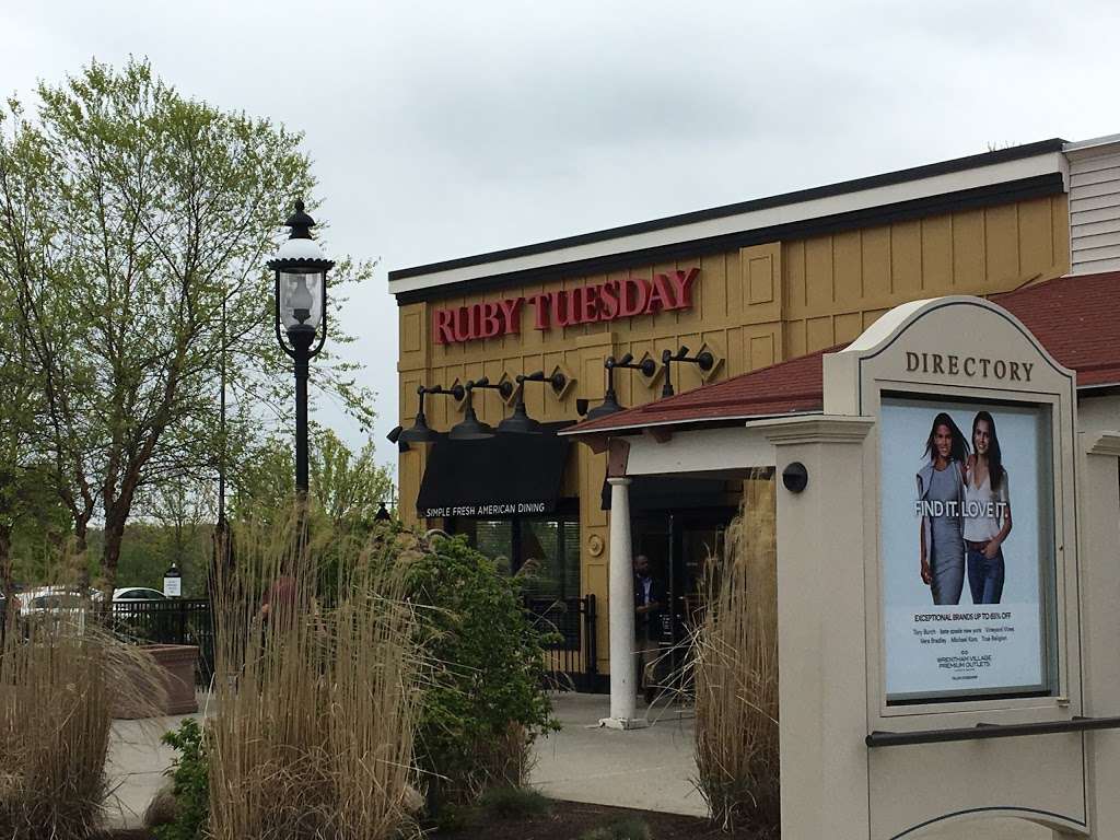 Ruby Tuesday | Wrentham Village Premium Outlets, 1 Outlet Blvd #800, Wrentham, MA 02093, USA | Phone: (508) 384-5213