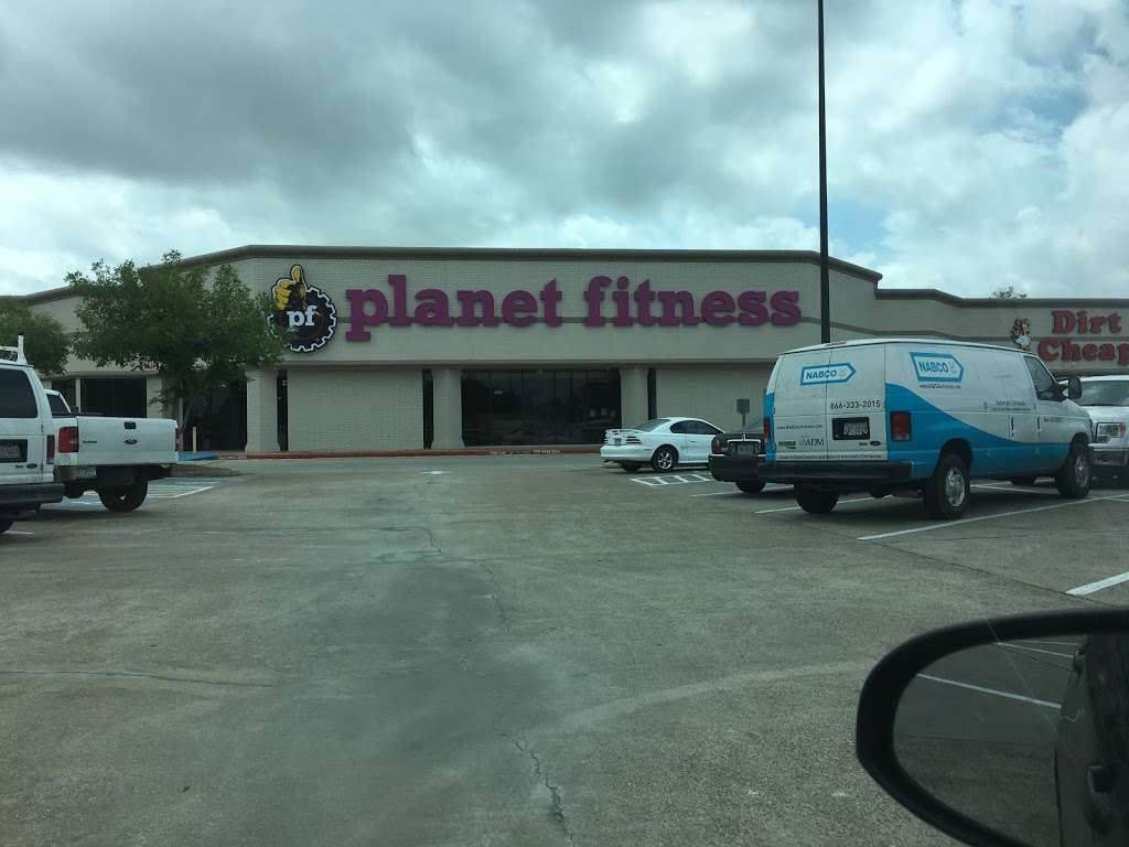 Planet Fitness | 4802 Fairmont Pkwy #200, Pasadena, TX 77505, USA | Phone: (346) 410-5163