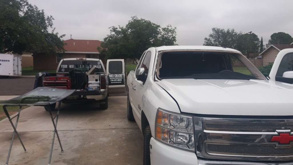 "Nice Crack!!!" Windshield Replacements | N Galloway Ave, Mesquite, TX 75150 | Phone: (214) 477-0022