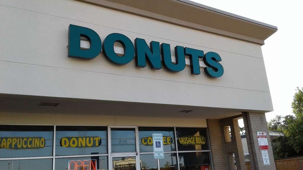 Nelsons Donut Shop | 12700 Midway Rd # 101, Dallas, TX 75244, USA | Phone: (972) 233-7832