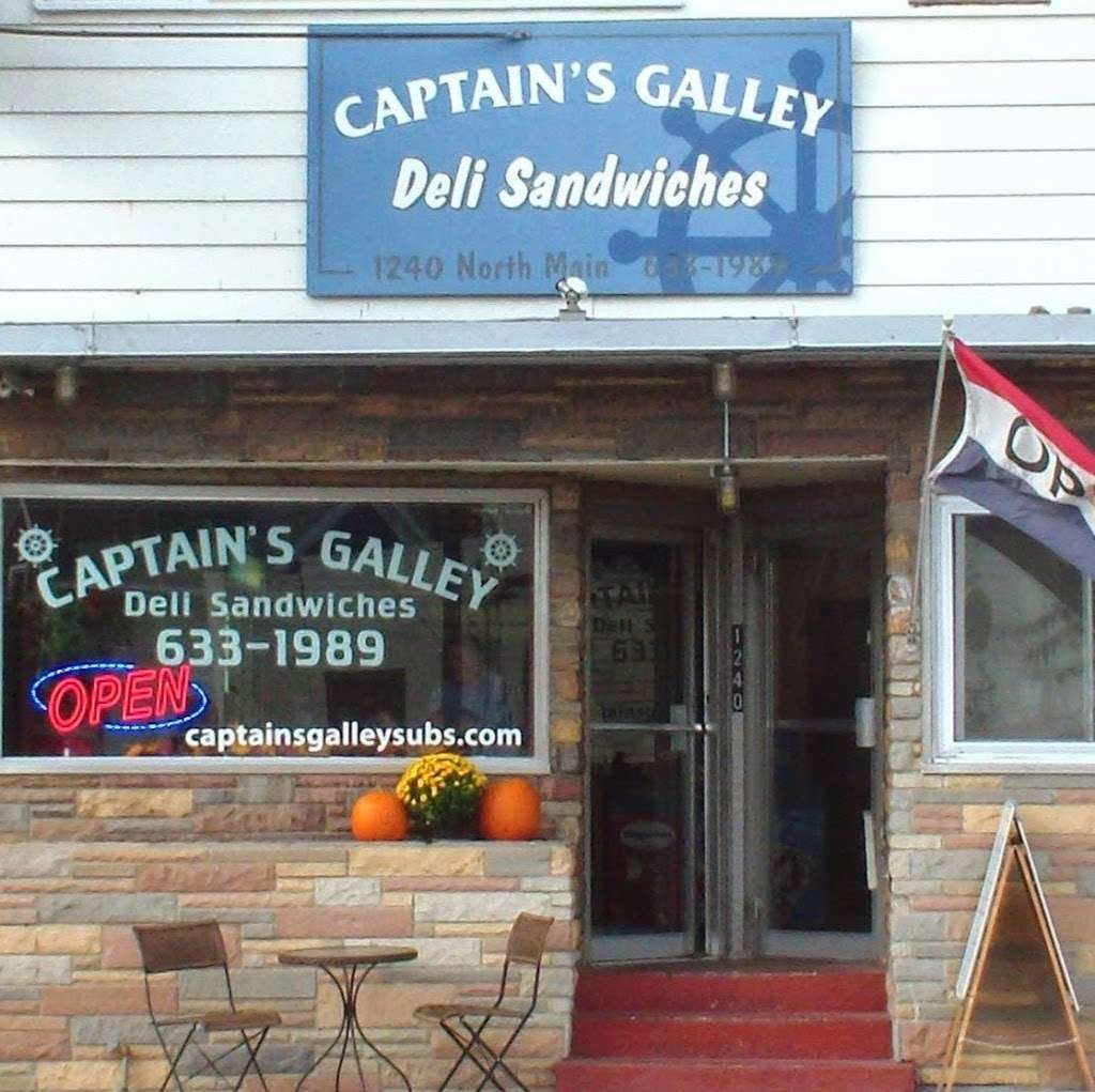 Captain Johns Sammys & Such | 1240 N Main St, Racine, WI 53402, USA | Phone: (262) 633-1989