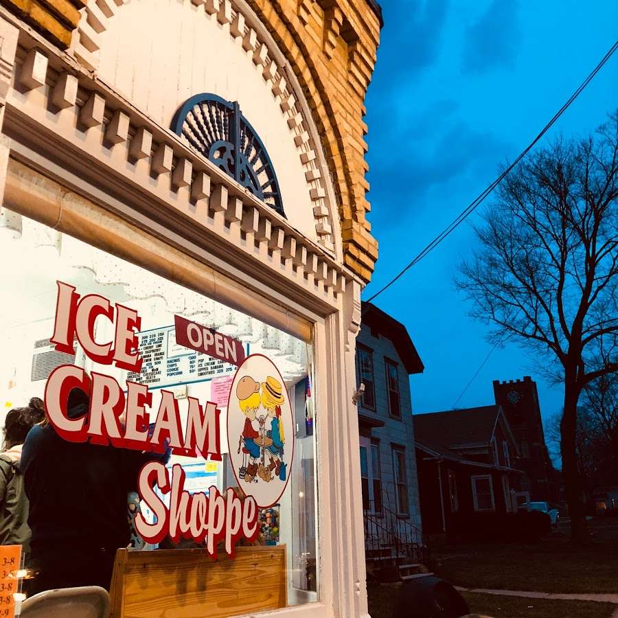 Ice Cream Shoppe | 215 Baldwin St, Sharon, WI 53585, USA | Phone: (262) 736-5060