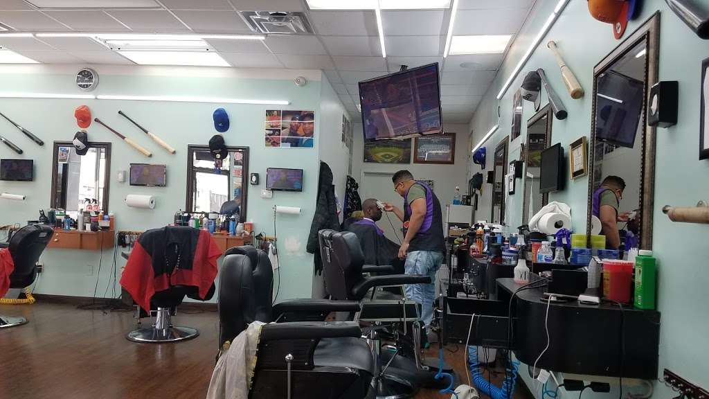 Dominican Barbershop | 8901 Richmond Ave, Houston, TX 77063, USA | Phone: (832) 526-5464