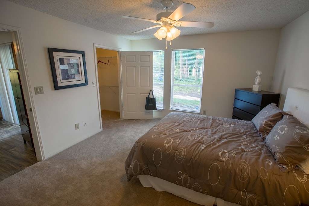 The Residence at White River Apartments | 3861 Gable Ln Dr, Indianapolis, IN 46228, USA | Phone: (317) 689-0649