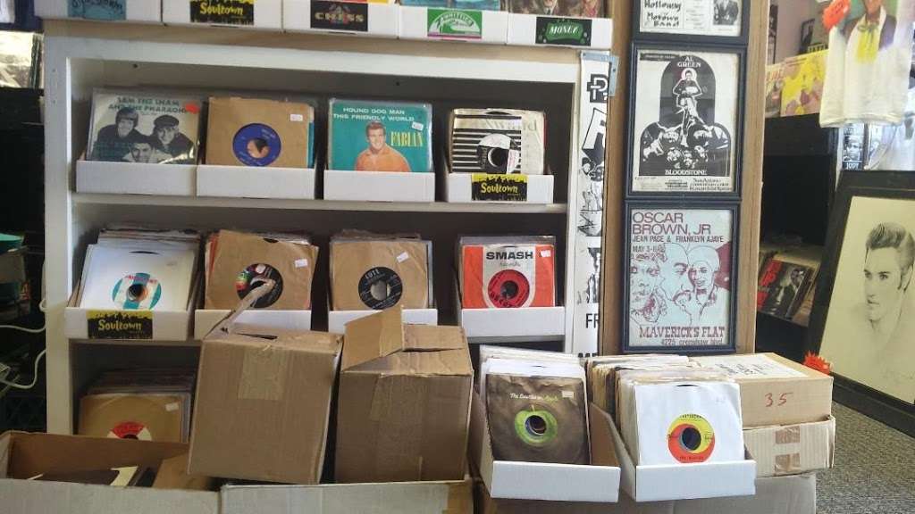 Boho Records And Rags | 24827 Railroad Ave, Newhall, CA 91321 | Phone: (661) 388-4066