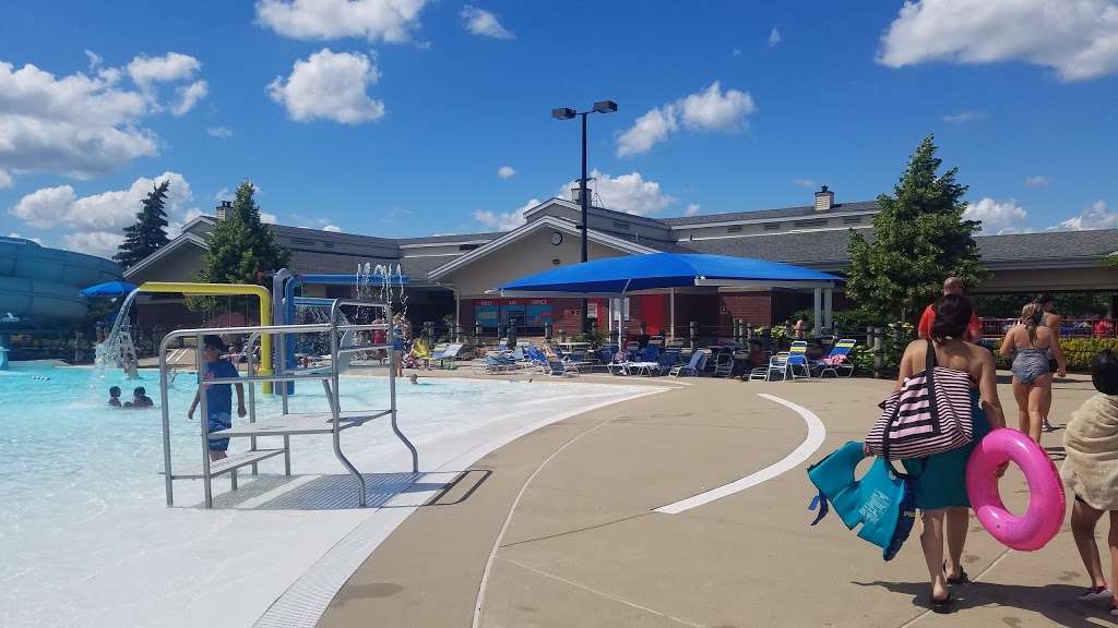 Family Aquatic Center at Heritage Park | 105 Community Blvd, Wheeling, IL 60090, USA | Phone: (847) 465-3333