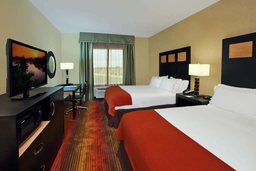 Holiday Inn Express & Suites Houston East - Baytown | 7515 Garth Rd, Baytown, TX 77521, USA | Phone: (281) 421-9988