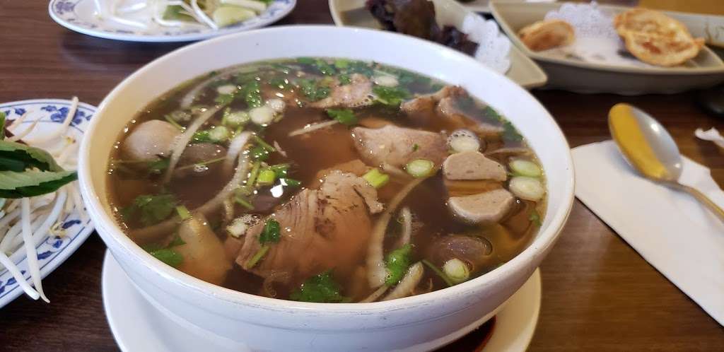 Big Bowl Pho | 7106 NW Prairie View Rd, Kansas City, MO 64151 | Phone: (816) 382-3488