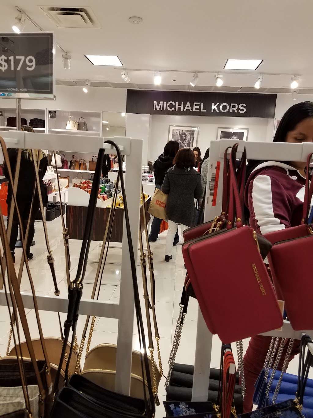 MICHAEL KORS OUTLET - 36 Photos & 14 Reviews - 32100 Las Vegas